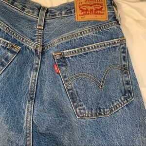 Levis 501 straight jeans!
